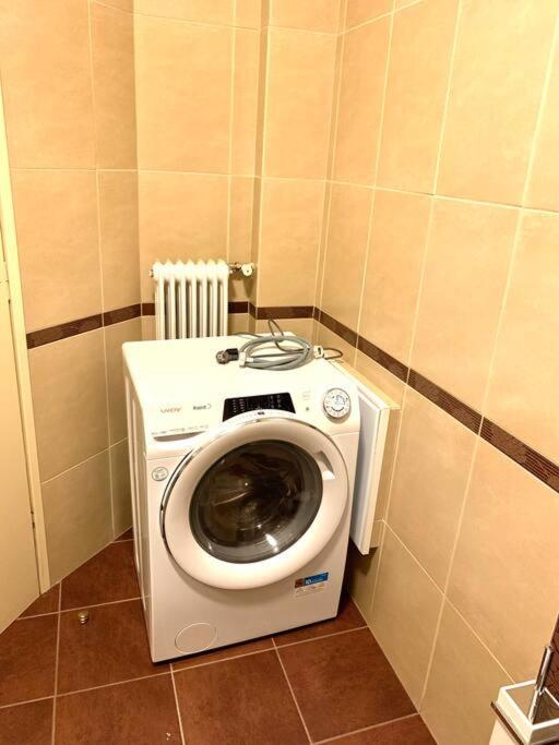 Spacious 4-Bedroom Family Home, 100M From Metro Aten Exteriör bild